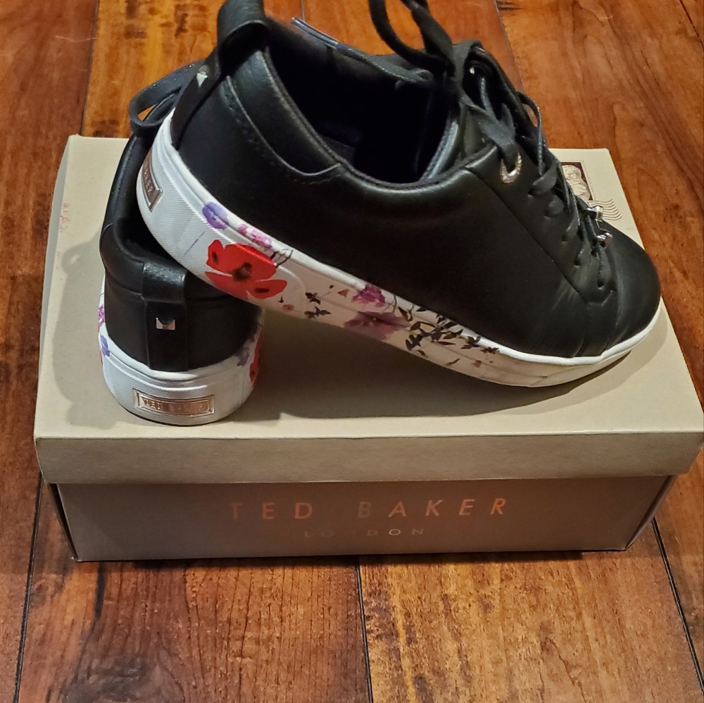 Printed Sole Tennis Trainer